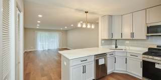7074 N RIDGE Boulevard Gallery 3