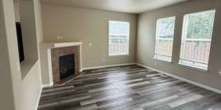 3BR/3BA Two-Story Home w/ 2 Bonus Rooms, Garage, & Fenced Yard 3BR/3BA Two-Story Home w/ 2 Bonus Rooms, Garage, & Fenced Yard Gallery 7