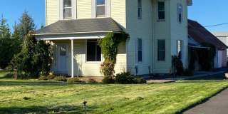 Spacious 5-Bedroom Farmhouse Gallery 1