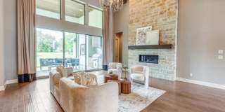 1410 Burgundy Gallery 19