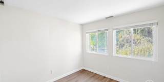 Modern 3BD/1.5BA Townhome in Tierrasanta with Kitchen Island, Private Yard, Pool & Tennis Court Gallery 9