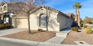GORGEOUS 3 BEDROOM / 2 FULL BATH SINGLE FAMILY HOME , WITH 2 CAR GARAGE Gallery 1