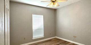 3BD/2BA House Off Perkins between Bluebonnet and Siegen. Gallery 30