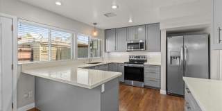 4233 N MILLER Road Gallery 1
