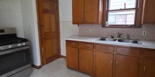 Multi Family Home 3 Bedroom and 1 Bath For Rent Gallery 5