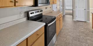 RATE DROP ALERT (was $2200/month) and MOVE-IN SPECIAL: 1st FULL MONTH'S RENT FREE* Gallery 6