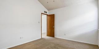 10902 YOGI BERRA Circle Gallery 21