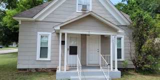 3 bedroom 1 bathroom house in Edmond with central heat and air conditioning and washer/dryer hookup Gallery 1