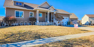 Beautiful 3 Bedroom 2.5 Bath walkout ranch in Ankeny Gallery 1