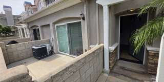 Stylish 3 Bedroom Townhome in Prime Huntington Beach Location Gallery 1