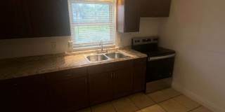 2/1 APARTMENT READY FOR RENT LONGTERM -- PET FRIENDLY -- FORT MYERS ** Gallery 1