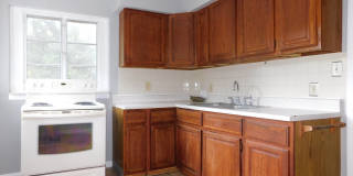 Huge Yard & Duck Pond Charm! Gallery 10