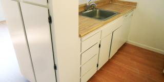 Cozy condominium in Blossom Valley. Hardwood floor, dishwasher, balcony. Gallery 9