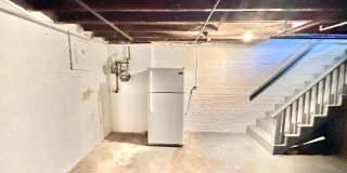 Spacious 6 bedroom 3.5 bath Tudor Townhouse w/Deck close to Georgetown University & Hospital Gallery 52