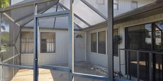Spacious~Sunny~Screened Patio~Garage~Laundry! Gallery 1