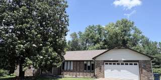 Remarkable 4 bed 2.5 bath w/ basement in Siloam Springs Gallery 1
