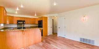 Beautiful 3 bed/2.5 bath single family home w/attached 2 car garage Gallery 15