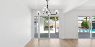 Beautiful modern 3 Bed + 3 Bath House + Pool + Garage Gallery 6
