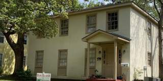 Great location in Garden District seconds from Downtown and LSU Gallery 1