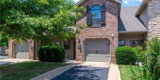 2 Bedroom Condo 6 Minutes from UofA! Prime location in quiet neighborhood! Gallery 1