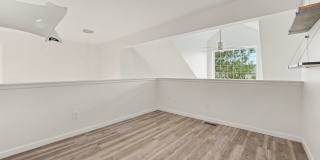 Bright Top-Floor 2 Bed, 2 Bath Condo with Loft & Vaulted Ceilings Bright Top-Floor 2 Bed, 2 Bath Condo with Loft & Vaulted Ceilings Gallery 8