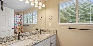 5 Bed 3.5 Bath Home in Maple Hills Available Now!! Gallery 12