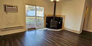 2bd/1bth Duplex in Kent with detached garage Gallery 5