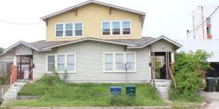 Charming Uptown Duplex in the Heart of Downtown! Gallery 1