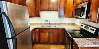 MOVE-IN READY! 2BR Townhome in Clintonville near OSU – W/D, Parking, Pet Friendly Gallery 10