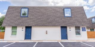 The Lynx Apartments and Townhomes Gallery 1