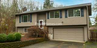 Spacious Four Bedroom Split-Level Home In Milwaukie! Gallery 1