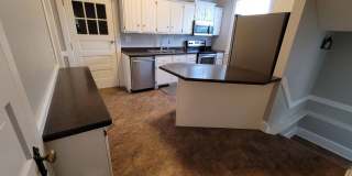 Beautiful 4 bedroom 1.5 house Gallery 1