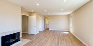 Luxurious Coastal Living: Fully Remodeled 3-Bed, 3.5-Bath with Ocean Views in Sea Point Gallery 24
