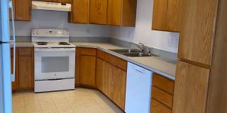 Spacious 3-bedroom/1 bath duplex in Albany! Gallery 6