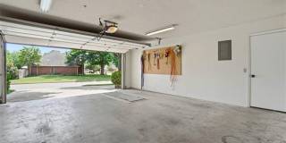 Beautiful 4 Bedroom Home with Pool – Available Now! Gallery 32