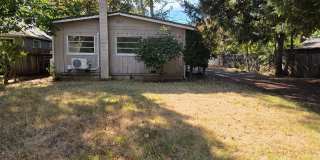 Cozy 2 Bed, 1 Bath Home in Grants Pass Cozy 2 Bed, 1 Bath Home in Grants Pass Gallery 1