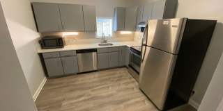 Lovely & Renovated Seton Hill 2bd + den/2ba CAC & W/D! Available 11/1 Gallery 1