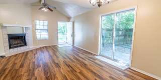 Refreshed 3 BR/2 BA home near I-49/UofA! Large fenced yard! Gallery 5