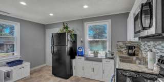 Charming 2BR House in Savannah Gallery 6