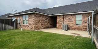 Gorgeous 3 Bed | 2 Bath | 2 Car Garage Now Preleasing for August 2026! Gallery 7