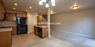 Three Bedroom Townhome in Great Canby Neighborhood! Gallery 4