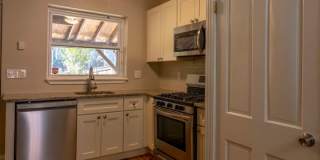 Charming 2BD/1BA Townhome in Patterson Park, MD! Gallery 8