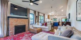 GORGEOUS BEACON HILL BUNGALOW Gallery 6