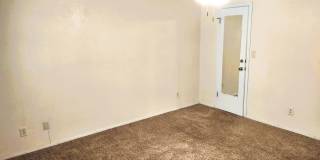 Great Two Story Eastside Townhome With Refrigerated Air Located In Quiet Well Established Neighborhood Gallery 14