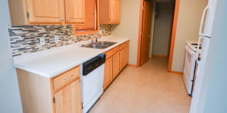 Hard to find end unit townhome with 2 car garage! Gallery 7