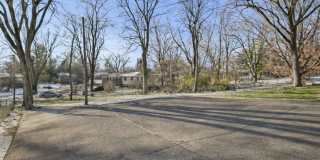 SUMMER SPECIAL! Beautiful 3 bedroom house on Bloomington's Eastside - Available Now! Gallery 17
