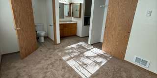 Close to COCC!  Townhouse, 2.5 Bath, W/D Hookups, Gas Fireplace, Water/Sewer Paid, Garage Gallery 13