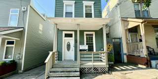4 Bed/2 Full Bath Rental on Warner Mins from UC ONLY $750/pp ($3,000/mo) Gallery 1