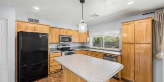 3 bed/2 bath Mesa home with a pool Gallery 13