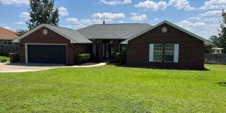 Spacious 4 Bedroom in South Crestview Gallery 1